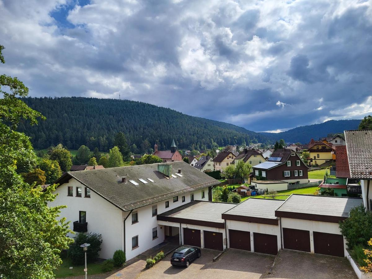 Schwarzwaldsuite Mit Panorama Waldblick Enzklösterle Kültér fotó